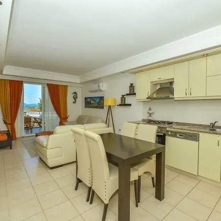 Saros Calis Beach Apartment *